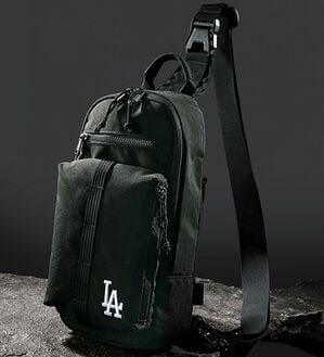 「ＭＬＢ　タフネスボディバッグ（メンズショルダーバッグ）」｜ドジャース・ブラック