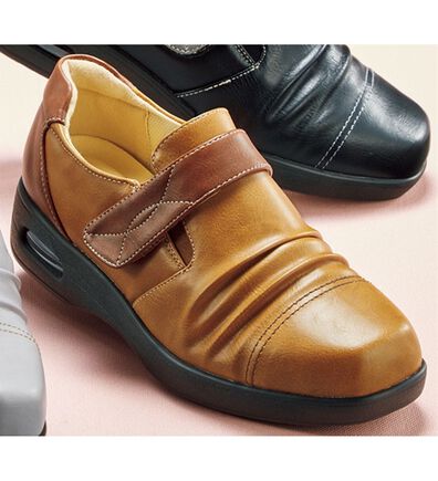 BELLUNA（ベルーナ）の「５Ｅシャーリング使いエア入りシューズ（スリッポン）」