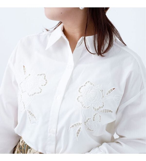 BELLUNA（ベルーナ）の「胸元刺しゅうシャツチュニック（チュニック）」｜詳細画像