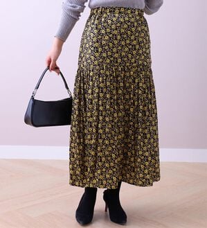 BELLUNA（ベルーナ）の「フラワープリントスカート（ロングスカート）」｜黒系