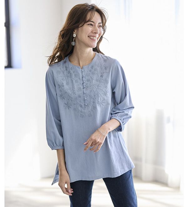 BELLUNA（ベルーナ）の「ナチュラルに可愛い刺しゅうブラウス（チュニック）」｜詳細画像