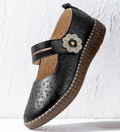 BELLUNA（ベルーナ）の「ゆったりカットワークストラップシューズ（パンプス）」