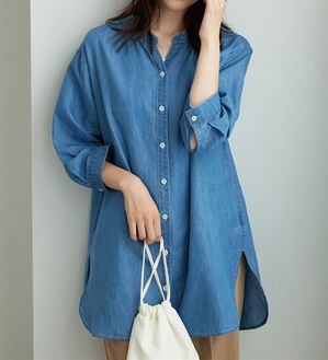 BELLUNA（ベルーナ）の「やわらかデニム素材シャツチュニック（チュニック）」｜ブルー