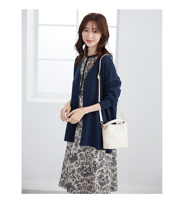 BELLUNA（ベルーナ）の「ボタン使いＶネックカーディガン（ニットカーディガン）」｜詳細画像