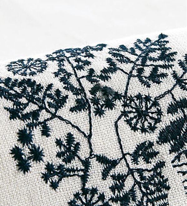 BELLUNA（ベルーナ）の「刺しゅうデザインふんわり袖ブラウス（ブラウス）」｜詳細画像