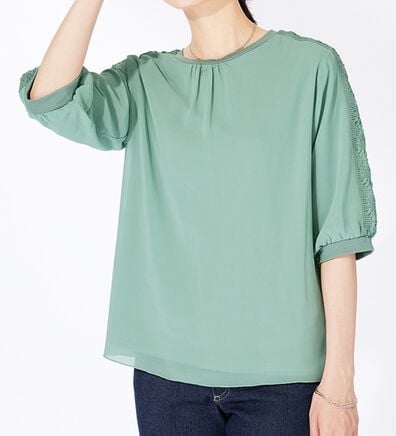 BELLUNA（ベルーナ）の「花柄レースシフォン重ねプルオーバー（カットソー）」