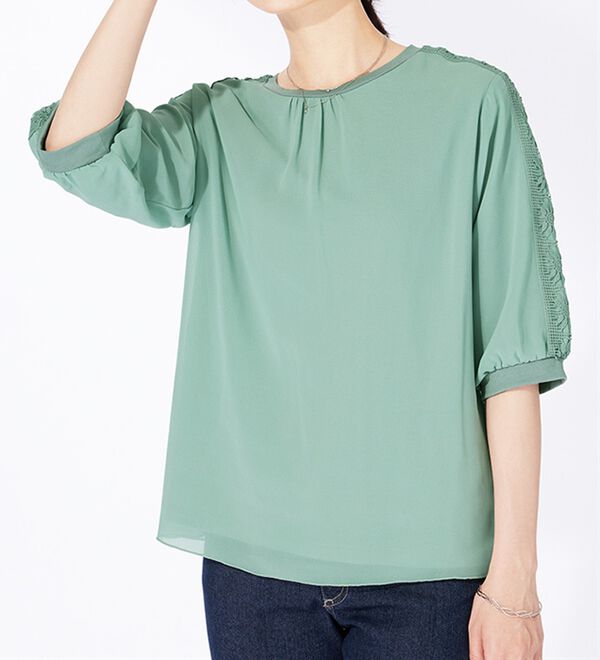 BELLUNA（ベルーナ）の「花柄レースシフォン重ねプルオーバー（カットソー）」｜詳細画像