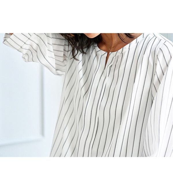 BELLUNA（ベルーナ）の「ひんやり機能付！袖タックキーネックブラウス（ブラウス）」｜詳細画像