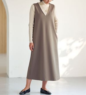 BELLUNA（ベルーナ）の「【選べる丈】シュッと体型カバー！ジャストフィットらくらくジャンパースカート（ジャンパースカート）」｜モカ