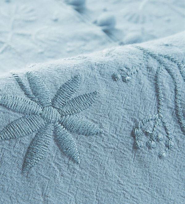 BELLUNA（ベルーナ）の「ナチュラルに可愛い刺しゅうブラウス（チュニック）」｜詳細画像