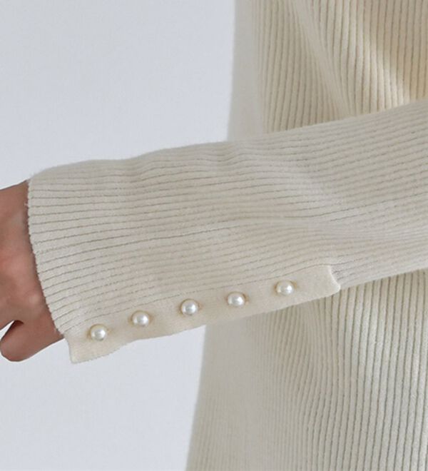 Pierrot（ピエロ）の「【選べるネック】もっちり袖パールニット（ニット・セーター）」｜詳細画像