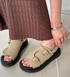 GeeRA（ジーラ）の「【ＵＳ．ＰＯＬＯ．ＡＳＳＮ】バックルデザインサンダル（サンダル・ミュール）」｜ベージュ