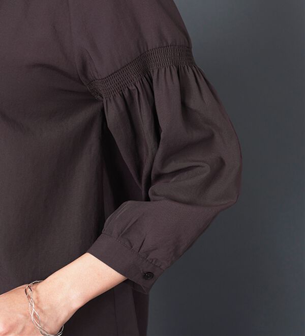 BELLUNA（ベルーナ）の「ビンテージ素材シャーリング使いブラウス（チュニック）」｜詳細画像