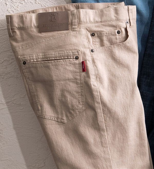 「＜コムルヴァン・オム＞涼感麻入りカラージーンズ（メンズデニムパンツ）」｜ベージュ