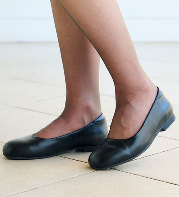 BELLUNA（ベルーナ）の「５Ｅ牛革フォーマルフラットパンプス（パンプス）」｜詳細画像