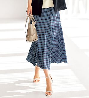 BELLUNA（ベルーナ）の「シアーチェック素材フレアースカート（ロングスカート）」｜ブルー系ギンガム