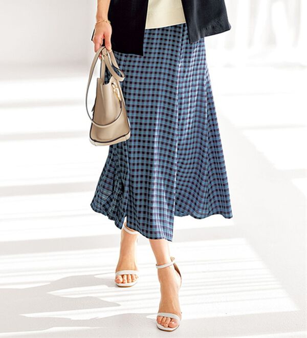 BELLUNA（ベルーナ）の「シアーチェック素材フレアースカート（ロングスカート）」｜ブルー系ギンガム