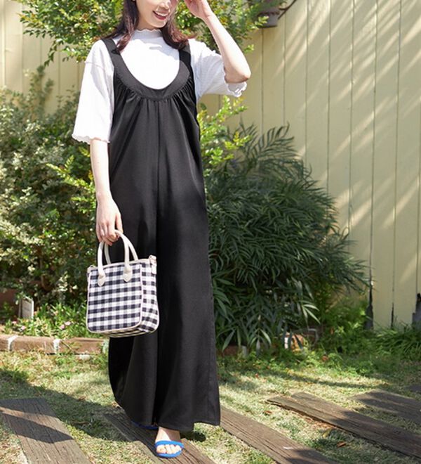 Viola e Viola（ヴィオラ エ ヴィオラ）の「ギャザーデザインサロペット（オールインワン）」｜ブラック