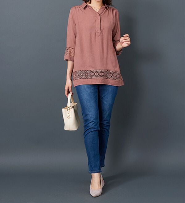 BELLUNA（ベルーナ）の「袖＆裾レースデザインシャツチュニック（チュニック）」｜詳細画像