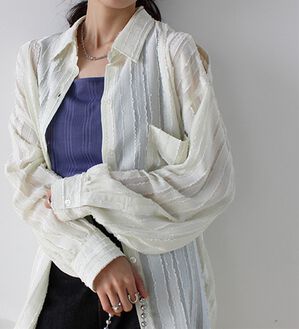 GeeRA（ジーラ）の「きらきらシアーストライプジャカードシャツ（シャツ）」｜アイボリー