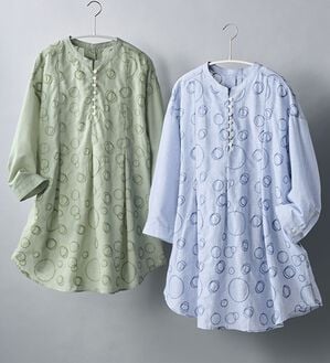 BELLUNA（ベルーナ）の「【２枚組】綿混素材くるくるドット刺しゅうチュニック（チュニック）」｜詳細画像