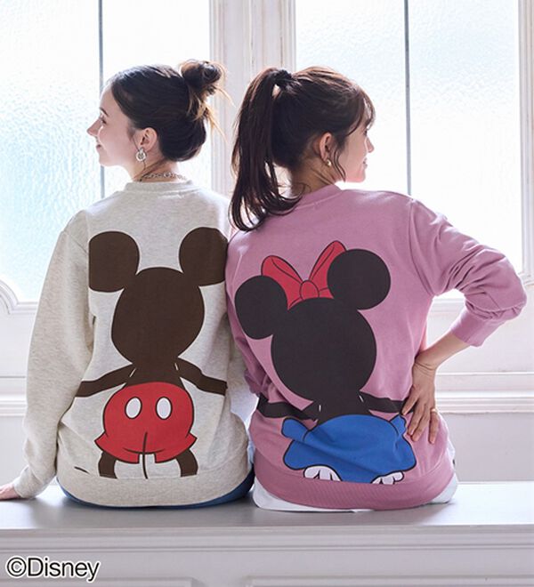 BELLUNA（ベルーナ）の「＜Ｄｉｓｎｅｙ＞【ミッキー＆ミニー】抱き着きプリント裏起毛トレーナー（カットソー）」｜詳細画像