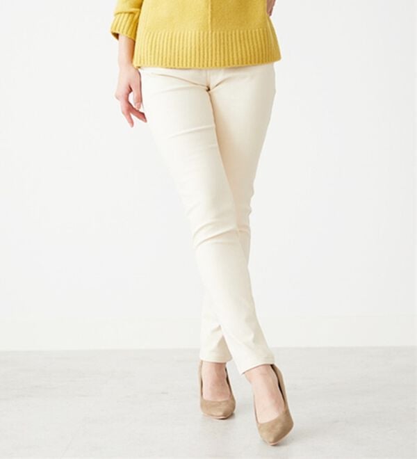 BELLUNA（ベルーナ）の「静電防止！蓄熱綿サテンストレッチカラーパンツスリム（フルレングスパンツ）」｜オフ白