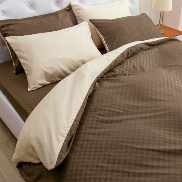 iellio（イエリオ）の「ホテルテイストリバーシブル布団カバーリング＜掛布団カバー・フィットシーツ・ボックスシーツ・枕カバー・１年中快適＞（敷布団カバー・シーツ）」｜ブラウン