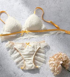 YU'NOW（ユナウ）の「アイラッシュレースブラレット＆ショーツセット（ブラジャー＆ショーツセット）」｜イエロー