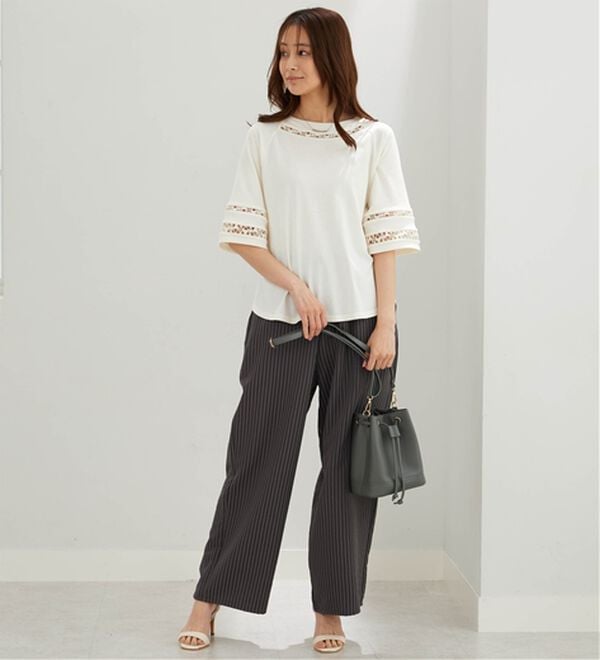 BELLUNA（ベルーナ）の「衿＆袖ハシゴレース使いプルオーバー（カットソー）」｜詳細画像