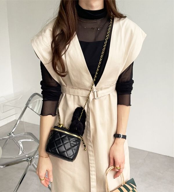 GeeRA（ジーラ）の「ベルト付Ｖネックジャンスカ（ジャンパースカート）」｜アイボリー