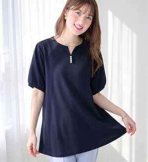 alotta（アロッタ）の「柔らかエンボス素材パール調ボタンチュニック（チュニック）」｜詳細画像