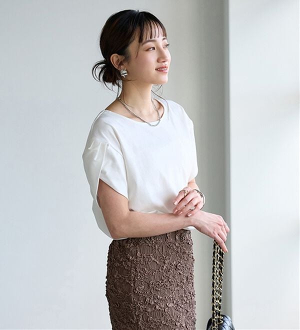 BELLUNA（ベルーナ）の「華奢見せ！後ろ美人デザインプルオーバー（カットソー）」｜詳細画像