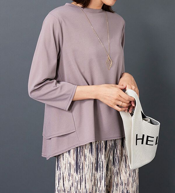 BELLUNA（ベルーナ）の「美人顔バックフレアーブラウス（ブラウス）」｜モカピンク