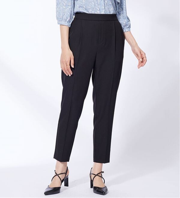 BELLUNA（ベルーナ）の「サラサラ美脚テーパードパンツ（テーパードパンツ）」｜黒