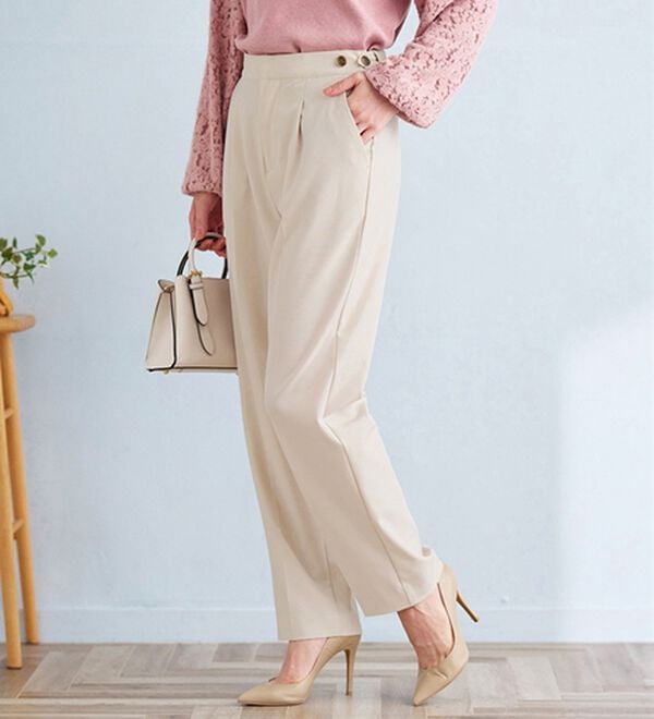 BELLUNA（ベルーナ）の「こっそりおなかがラクラク！ボタン使いウエスト調整テーパードパンツ（テーパードパンツ）」｜詳細画像