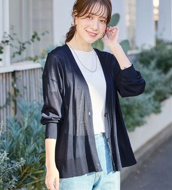 Viola e Viola（ヴィオラ エ ヴィオラ）の「Ｖネックサマーニットカーディガン（ニットカーディガン）」｜ネイビー