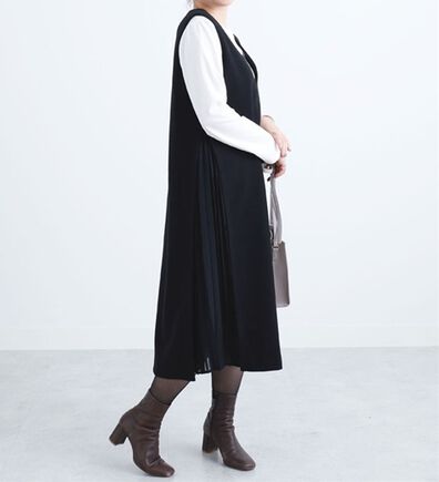 BELLUNA（ベルーナ）の「メルトン素材プリーツ使いジャンパードレス（ジャンパースカート）」