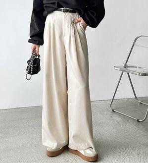 GeeRA（ジーラ）の「３タックワイドパンツ（フルレングスパンツ）」｜ライトベージュ