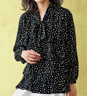 BELLUNA（ベルーナ）の「ボウタイ使いティアードプリントブラウス（ブラウス）」｜詳細画像