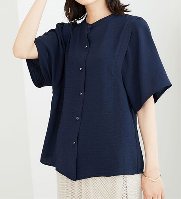 BELLUNA（ベルーナ）の「肩タックデザインブラウス（ブラウス）」｜ネイビー
