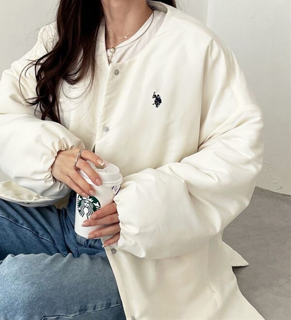 GeeRA（ジーラ）の「【U.S. POLO ASSN.】 ノーカラー中わたブルゾン（ハーフコート）」｜詳細画像