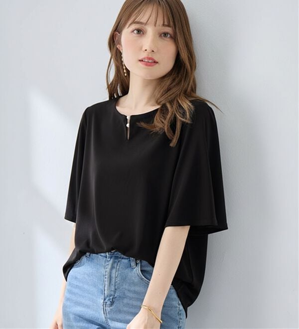 alotta（アロッタ）の「【接触冷感】パールデザイン５分袖Ｔシャツブラウス（ブラウス）」｜詳細画像