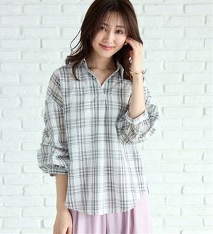 BELLUNA（ベルーナ）の「袖タックデザインスキッパーシャツ（シャツ）」｜オフ白系チェック