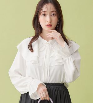 alotta（アロッタ）の「ラッフルカラーデザインブラウス（ブラウス）」｜オフホワイト