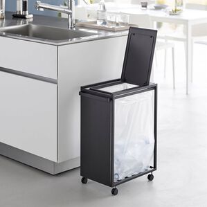 iellio（イエリオ）の「タワー　スリム蓋付目隠しダストワゴン４５Ｌ＜ｔｏｗｅｒ山崎実業＞（リビング用品）」｜ブラック