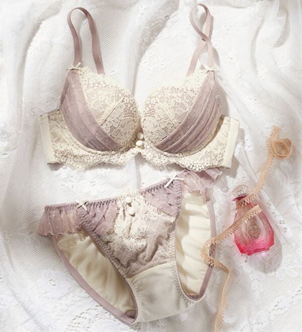 YU'NOW（ユナウ）の「まる胸メイクのちゅるんブラ＆ショーツ（ブラジャー＆ショーツセット）」｜アイボリー