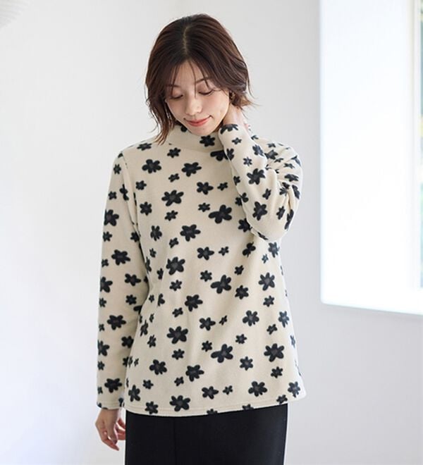 LAVIENNE（ラヴィエンヌ）の「薄手ストレッチフリースのプリントハイネック長袖（ニット・セーター）」｜詳細画像