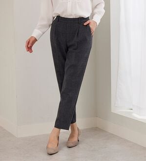 BELLUNA（ベルーナ）の「サマ見え(スーパーウォーム)ウール調素材美脚テーパードパンツ（テーパードパンツ）」｜ダークチャコール系