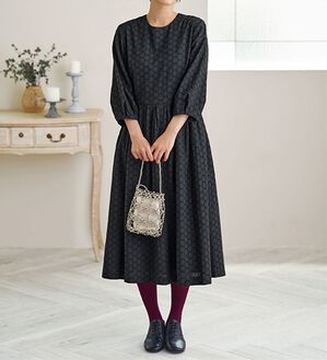 BELLUNA（ベルーナ）の「サークルレースタック使いゆったりワンピース（その他ワンピース）」｜黒